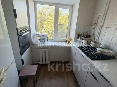 3-комнатная квартира · 56 м² · 4/5 этаж, мкр Омега, Молдашева 39 — 26 сош за 15 млн ₸ в Уральске