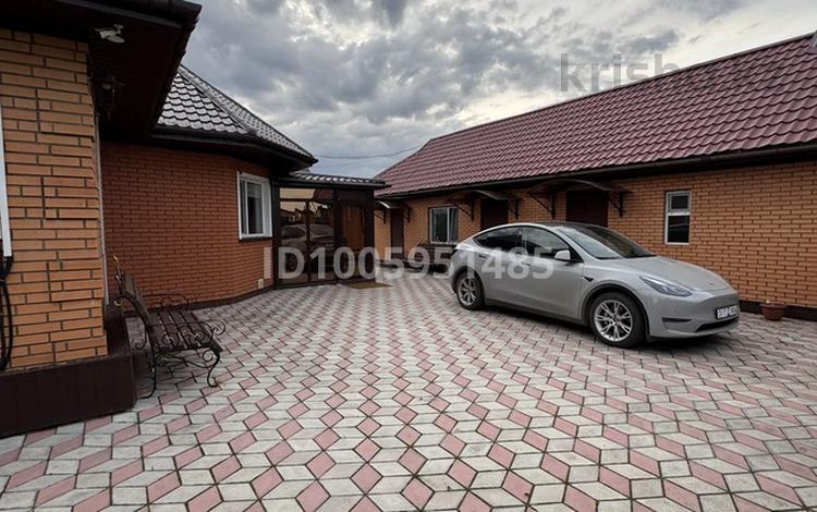 Отдельный дом · 4 комнаты · 335 м² · 11 сот., Восточная 8 — Карима сутюшева за 70.5 млн 〒 в Петропавловске — фото 2