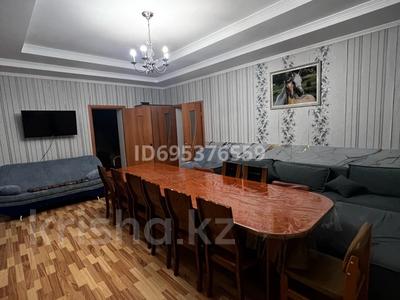 Дом · 8 комнат · 350 м², Жумабаева 14а за 100 000 〒 в Бурабае