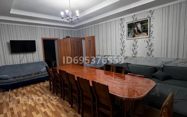 Дом · 6 комнат · 350 м², Жумабаева 14а за 50 000 〒 в Бурабае — фото 2