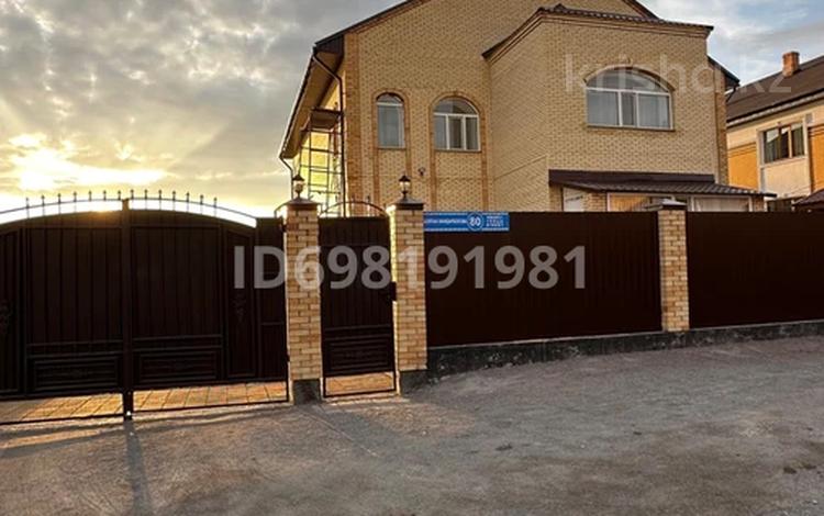 Отдельный дом · 8 комнат · 370 м² · 10 сот., мкр Кунгей , Ш. Жандарбекова 80 за ~ 90 млн 〒 в Караганде, Казыбек би р-н — фото 2