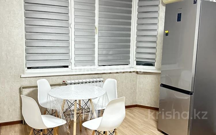 1-комнатная квартира · 45 м² · 4/6 этаж, мкр Аксай-4 — Саина-Жубанова за 240 000 ₸ в Алматы, Ауэзовский р-н — фото 2