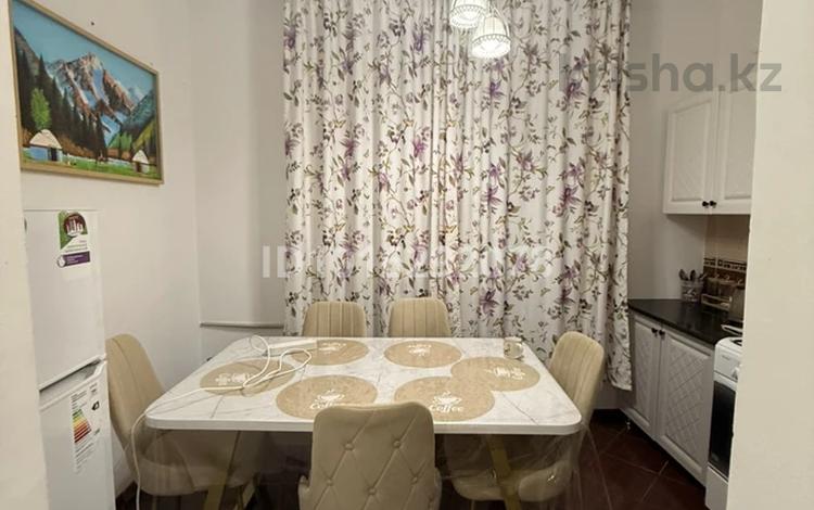 2-комнатная квартира · 65 м², Баймуханова 1 за 200 000 ₸ в Атырау, мкр Привокзальный-1 — фото 2