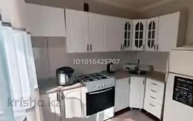 1-комнатная квартира · 30 м² · 3/5 этаж, мкр 8 98/5 — Рядом университет Жубанова, остановка детские товары, школа #19 за 110 000 ₸ в Актобе — фото 2