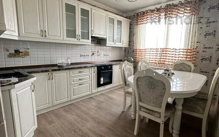 3-комнатная квартира, 75 м², 7/14 этаж, мкр Акбулак, Байтерекова за 34.7 млн 〒 в Алматы, Алатауский р-н — фото 2