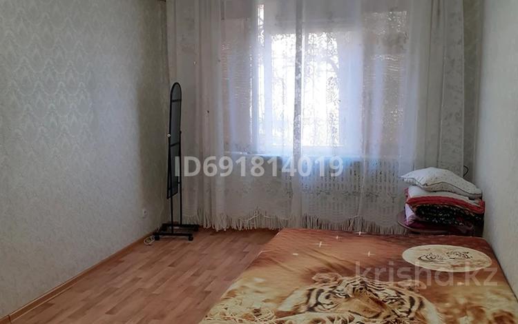 2-комнатная квартира, 56 м², 1/5 этаж, 14-й мкр 42 — Загса