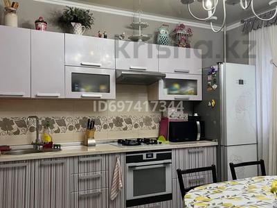 2-комнатная квартира · 60.4 м² · 2/9 этаж, мкр Аксай-1А, Мкр. Аксай 32 за 37 млн 〒 в Алматы, Ауэзовский р-н