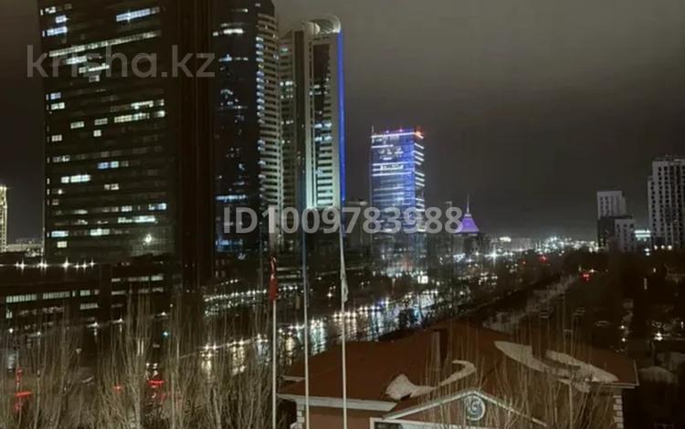 4-бөлмелі пәтер · 208 м² · 4/12 қабат, Кунаева 29, бағасы: 140 млн ₸ в Астане, Есильский р-н — фото 2