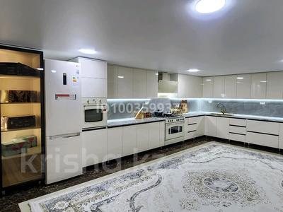 Отдельный дом · 8 комнат · 300 м², Жайық 67 за 990 000 〒 в Туркестане