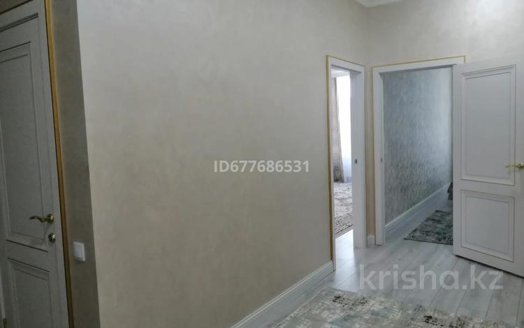 2-комнатная квартира · 81.5 м² · 5/9 этаж, мкр Ардагер, Кулманова 35 за 350 000 ₸ в Атырау — фото 12