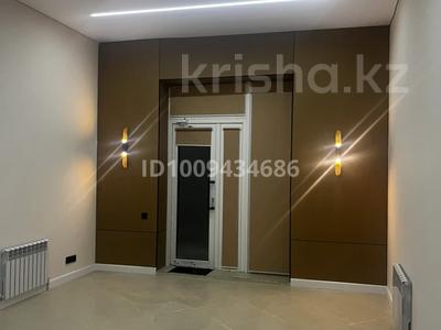 Свободное назначение, офисы, магазины и бутики, склады, салоны красоты, медцентры и аптеки, образование, развлечения · 35 м² за 27 млн 〒 в Астане, Нура р-н