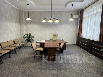 Свободное назначение, офисы, салоны красоты, медцентры и аптеки, образование, развлечения, конференц-залы, кабинеты и рабочие места, студии · 16 м² за 110 400 ₸ в Усть-Каменогорске