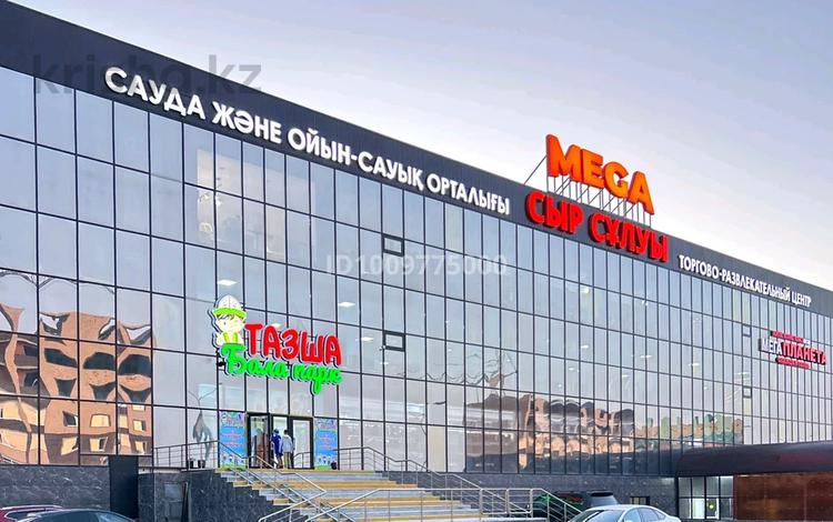 Еркін, кеңселер, дүкендер мен бутиктер, қоймалар, қоғамдық тамақтану орны, сұлулық салондары, ауыл шаруашылығы, монша, қонақ үй және демалыс орындары, медорталықтар мен дәріханалар, білім орталықтары, ойын-сауық · 1520 м², бағасы: 520 млн ₸ в Кокшетау — фото 3