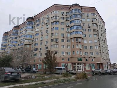 Пәтерлер в Атырауской обл.: 2-бөлмелі пәтер · 90 м² · 10/16 қабат · ай сайын, Кулманова 1а, бағасы: 250 000 〒 2-бөлмелі пәтер · 90 м² · 10/16 қабат · ай сайын, Кулманова 1а, бағасы: 250 000 〒 в Атырау