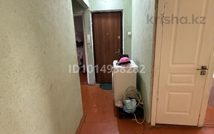 3-бөлмелі пәтер · 64 м² · 5/5 қабат, 12-шағынаудан, Уалиханова233а 49 — Мектеп 5 минуттық жерде екі садик бар магнум қасымызда жолдың бойында орналасқан магазиндер жеткілікті аулада екі магазин бар тыныш раион, бағасы: 22 млн ₸ в Шымкенте, Енбекшинский р-н — фото 2