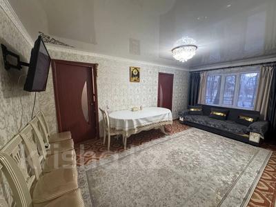 2-комнатная квартира · 48 м² · 1/5 этаж, Майкудук, 13й микрорайон 12 за 11 млн ₸ в Караганде, Алихана Бокейханова р-н