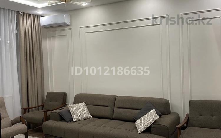 3-бөлмелі пәтер · 90 м² · 3/10 қабат, Букетова 3, бағасы: 61 млн ₸ в Караганде — фото 2