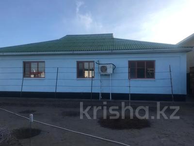 Отдельный дом · 4 комнаты · 196.5 м² · 10 сот., мкр Оркен за ~ 25.6 млн ₸ в Атырау