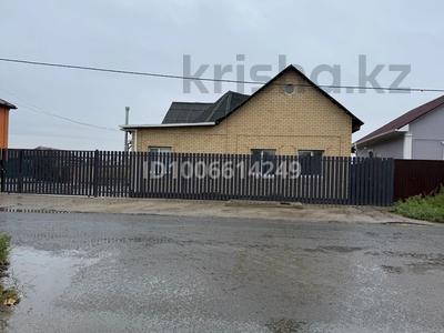 Жеке үй · 2 бөлме · 190 м² · 6 жүзд., Атырау ш/а., Ж.нажмиденова 88а, бағасы: 55 млн ₸ в мкр Атырау