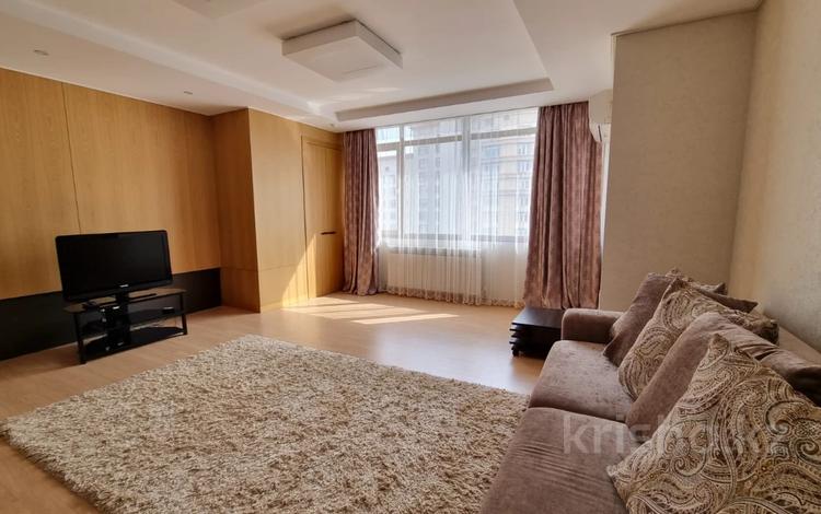 3-комнатная квартира, 140 м², 16/30 этаж помесячно, проспект Рахимжана Кошкарбаева 2