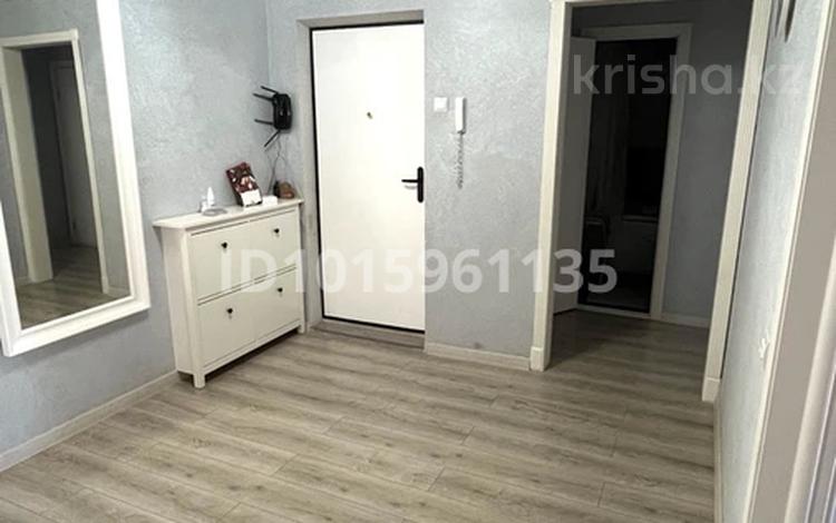 3-комнатная квартира · 73 м² · 4/10 этаж, мкр Кунаева — Рядом бассейн Жайык Самалы за 300 000 ₸ в Уральске — фото 2