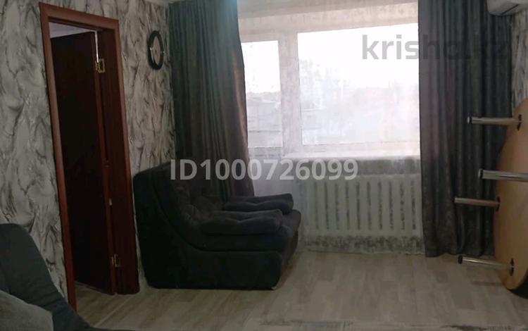 2-комнатная квартира · 46 м² · 5/5 этаж, Ауэзова 39 — Возле базара. продажа обмен на частный дом. за 7 млн 〒 в Аксу — фото 2