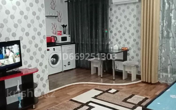 1-бөлмелі пәтер · 32 м² · 2/5 қабат, 72-й квартал 23 — Супер маркет Адал, бағасы: 10 000 ₸ в Семее — фото 3