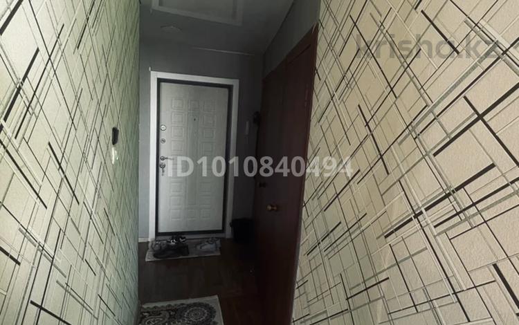 4-комнатная квартира · 64 м² · 5/5 этаж, Майкудук, 15й микрорайон за 13.5 млн ₸ в Караганде, Алихана Бокейханова р-н — фото 2