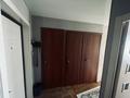 4-комнатная квартира · 64 м² · 5/5 этаж, Майкудук, 15й микрорайон за 13.5 млн ₸ в Караганде, Алихана Бокейханова р-н — фото 9