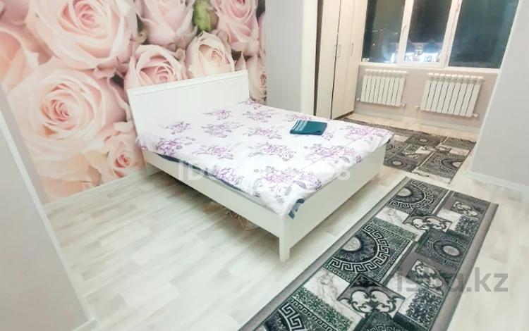 2-бөлмелі пәтер, 65 м² тәулік бойы, мкр Север 2 — Рыскулова, бағасы: 12 000 〒 в Шымкенте, Енбекшинский р-н — фото 2