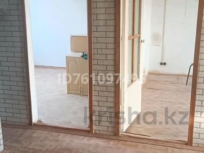 Пәтерлер в Жамбылской обл.: 2-бөлмелі пәтер · 50.9 м² · 5/5 қабат, Койгельды 192 — Магазин АБДИ, бағасы: 18 млн 〒 2-бөлмелі пәтер · 50.9 м² · 5/5 қабат, Койгельды 192 — Магазин АБДИ, бағасы: 18 млн 〒 в Таразе