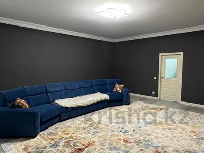 8-бөлмелі пәтер · 365 м² · 2/4 қабат, Алтын орда ш/а., Мангилик ел, бағасы: 90 млн ₸ в Актобе, мкр. Алтын орда
