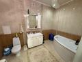 2-комнатная квартира · 80 м² · 8/8 этаж, мкр Центральный, Валиханова 19 за 350 000 ₸ в Атырау — фото 8