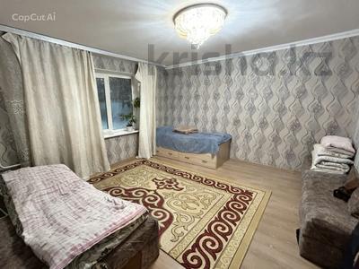 3-комнатная квартира · 65 м² · 1/5 этаж, Майкудук, мкр Голубые пруды за 22.5 млн ₸ в Караганде, Алихана Бокейханова р-н