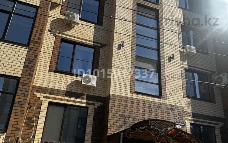 1-комнатная квартира · 50 м² · 4/5 этаж, Кайрата Жумагалиева за 28 млн ₸ в Уральске — фото 2