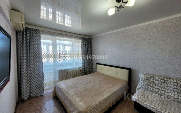 1-комнатная квартира, 35 м² посуточно, Сабитова за 8 000 〒 в Балхаше — фото 2