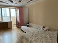 3-комнатная квартира, 105 м², 2/5 этаж посуточно, Аль-Фараби 63 за 30 000 〒 в Алматы, Бостандыкский р-н