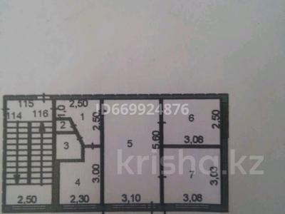 3-комнатная квартира, 47 м², 4/5 этаж, Пришахтинск, 23й микрорайон 35 за 12.7 млн 〒 в Караганде, Алихана Бокейханова р-н