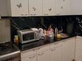 2-комнатная квартира · 60 м² · 1/5 этаж, мкр Нурсая, Нурсая мкрн 26 — Около ярмарки, рядом шк 38,40 садик,спорт шк,магазины остановки за 150 000 ₸ в Атырау — фото 4