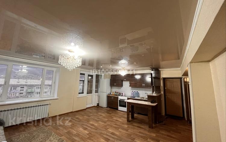 3-комнатная квартира · 60 м² · 5/5 этаж, Тауелсиздик 27 за 11 млн 〒 в Текели — фото 2