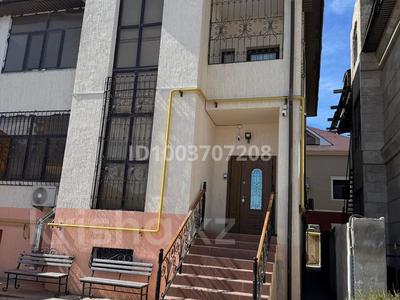 Отдельный дом · 4 комнаты · 465 м², 30-й мкр 176 — Вдоль дороги, напротив универа Есенова за 2.5 млн 〒 в Актау