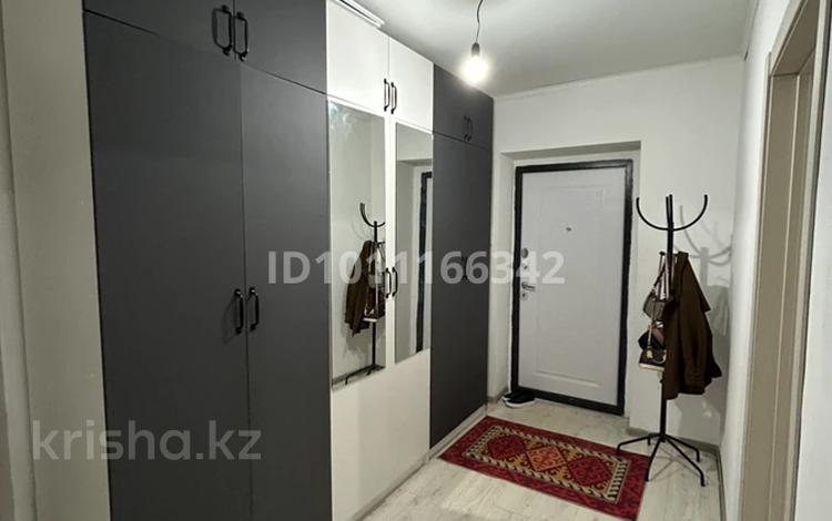 1 комната · 60 м² · 3/9 этаж, мкр Омега, Молдашева за 50 000 ₸ в Уральске — фото 2