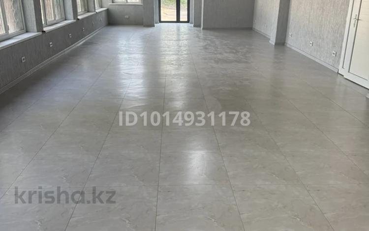 Офисы, магазины и бутики, склады, кабинеты и рабочие места · 265 м² за 1.6 млн ₸ в Алматы, Алатауский р-н — фото 2