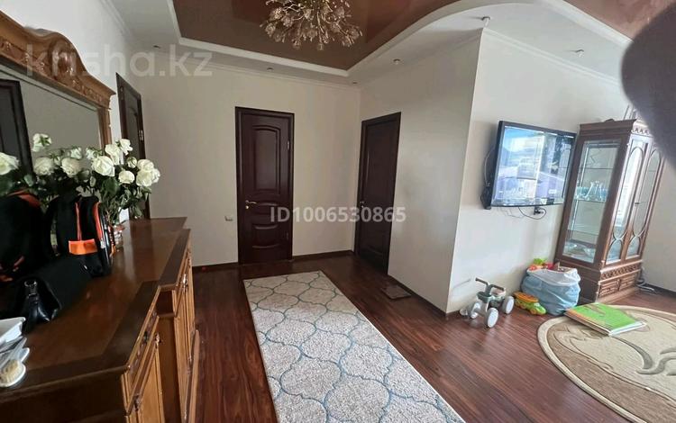 4-бөлмелі пәтер · 92 м² · 4/5 қабат, Азаттык 75 — Азаттык 75, бағасы: 30 млн ₸ в Атырау — фото 5