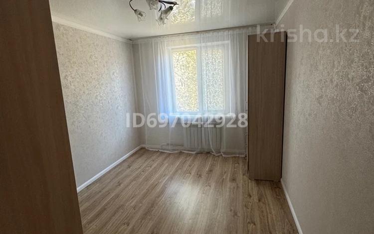 2-комнатная квартира, 43 м², 2/5 этаж, мкр Центральный, МахамбетаУтемисова 114а за 16 млн 〒 в Атырау, мкр Центральный — фото 2