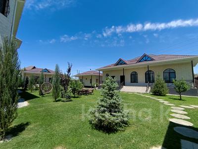 Отдельный дом · 7 комнат · 500 м² · 24 сот., Ермек Серкебаева 17А за 260 млн 〒 в Таразе
