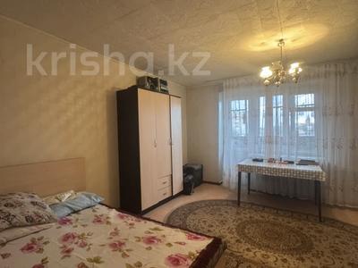 1-комнатная квартира · 35 м² · 4/5 этаж, Майкудук, мкр Восток-2 — Восток-3 за 9.6 млн ₸ в Караганде, Алихана Бокейханова р-н
