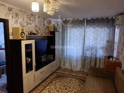 2-бөлмелі пәтер · 40.2 м² · 2/4 қабат, Азаттык — Рядом со школой 8., бағасы: 12 млн ₸ в Атырау, мкр Жилгородок