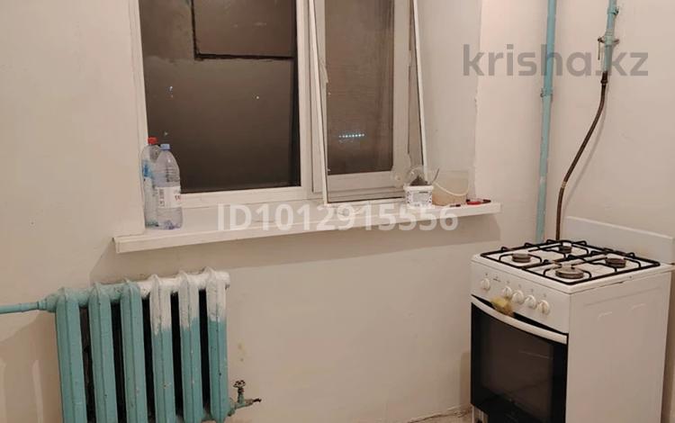2-бөлмелі пәтер · 40 м² · 3/3 қабат, Темир Масина — пересечение по улицу Исатая Махамбет, бағасы: 9.3 млн ₸ в Уральске — фото 2