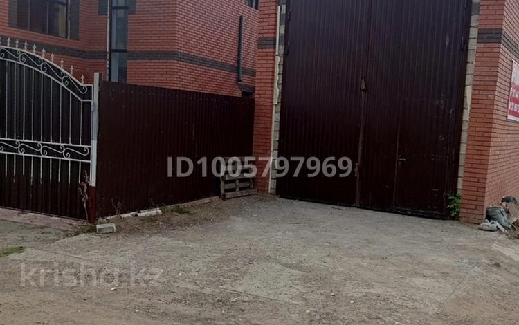 Отдельный дом · 6 комнат · 260 м² · 5 сот., мкр Айгуль 30 — Дом инвалидов за 47 млн 〒 в Уральске — фото 25